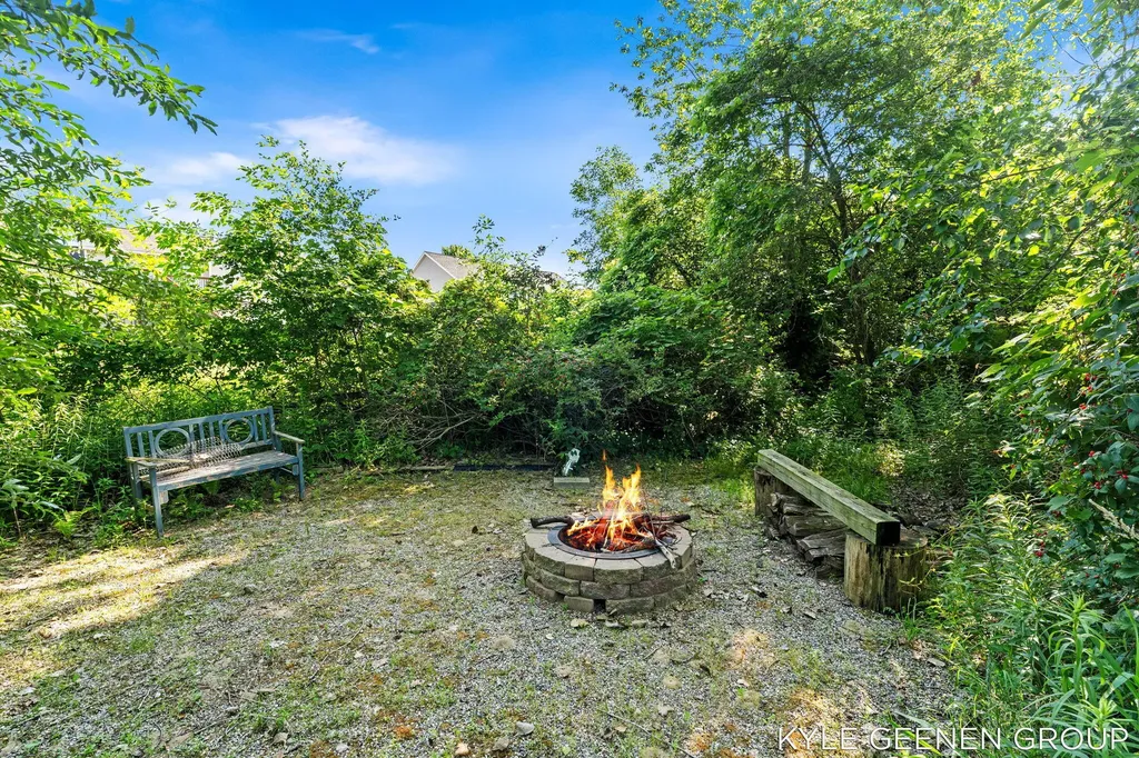 10887 Thornberry Way Holland Charter Township MI 49464