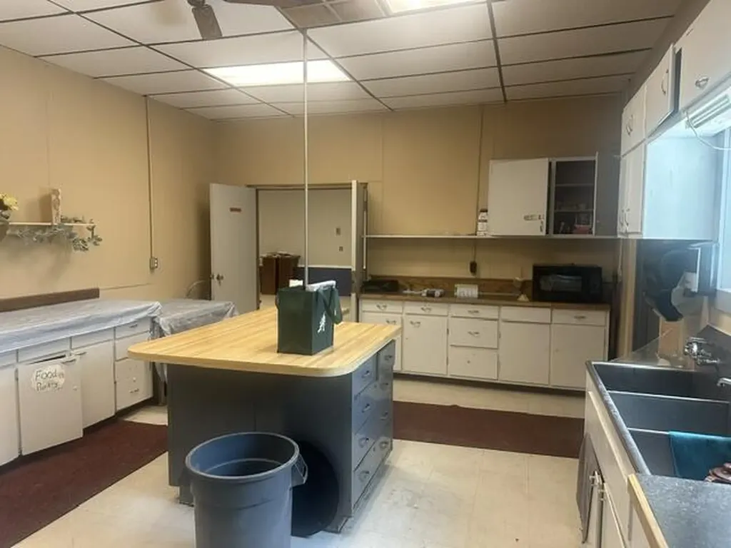 2415 E Laketon Avenue Muskegon Charter Township MI 49442