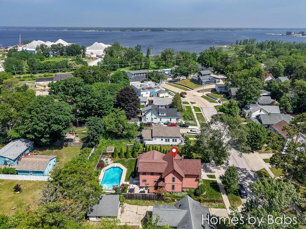 2027 Bourdon Street Muskegon City MI 49441