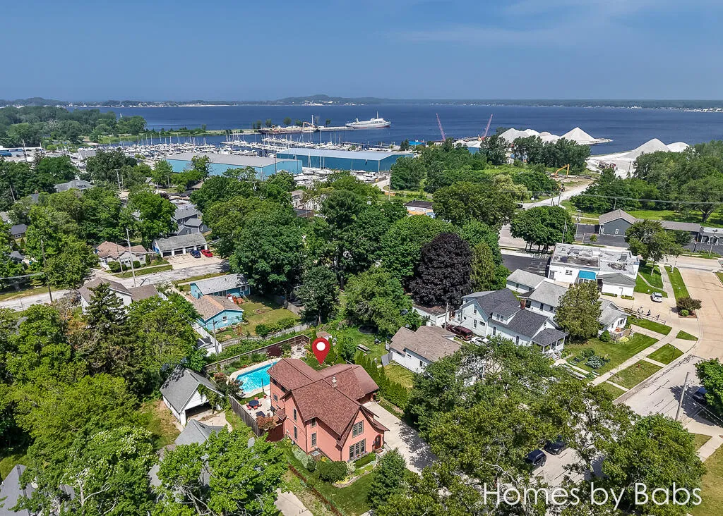 2027 Bourdon Street Muskegon City MI 49441