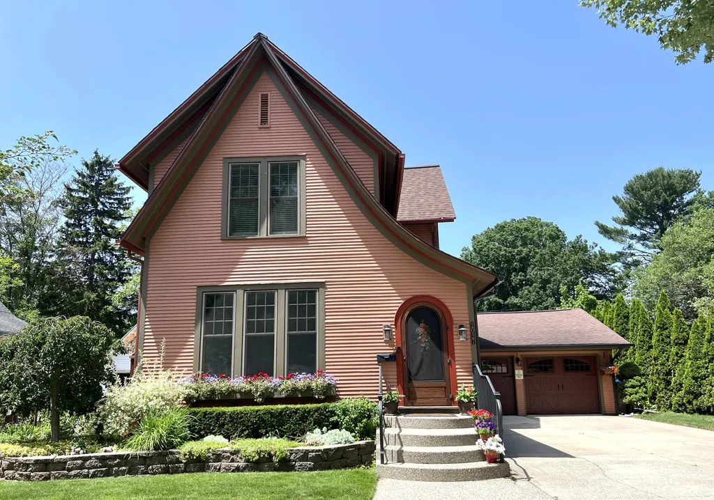2027 Bourdon Street Muskegon City MI 49441