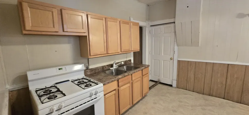 2744 8th Street Muskegon Heights City MI 49444