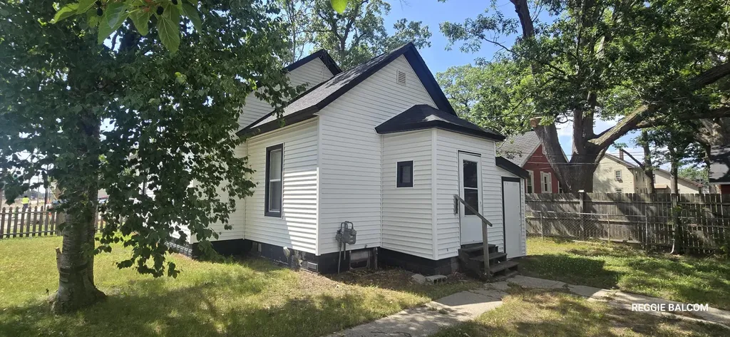 2744 8th Street Muskegon Heights City MI 49444