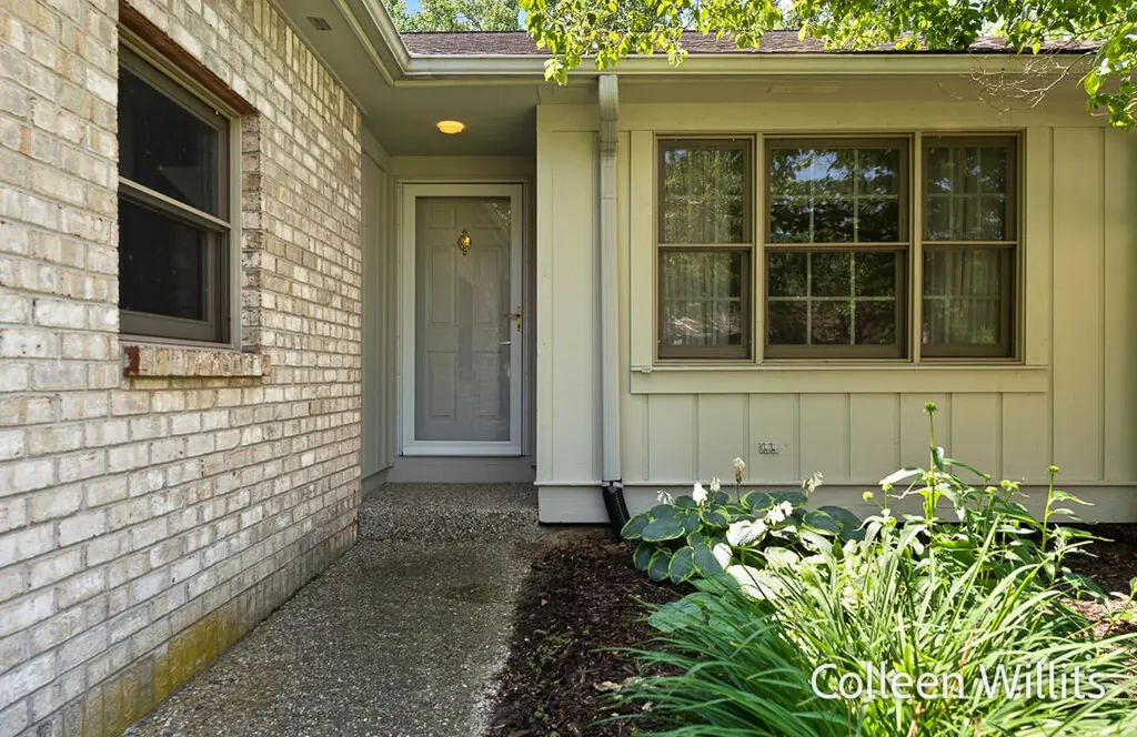 31 Skyline Circle NW Grand Rapids City MI 49504