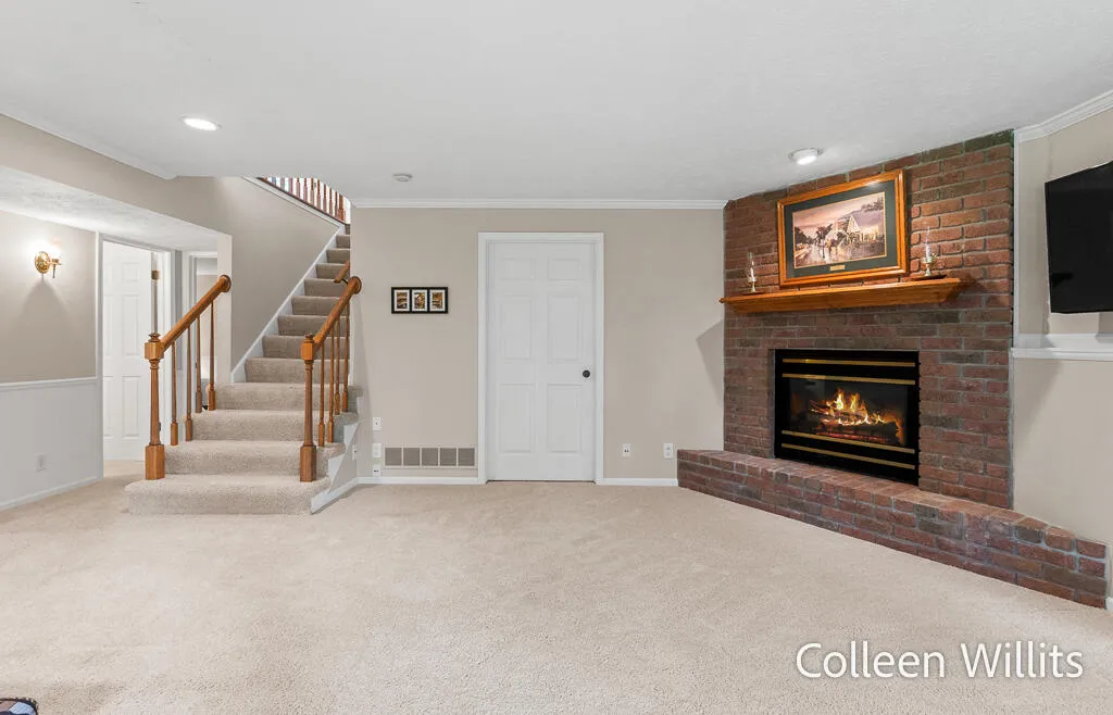 31 Skyline Circle NW Grand Rapids City MI 49504