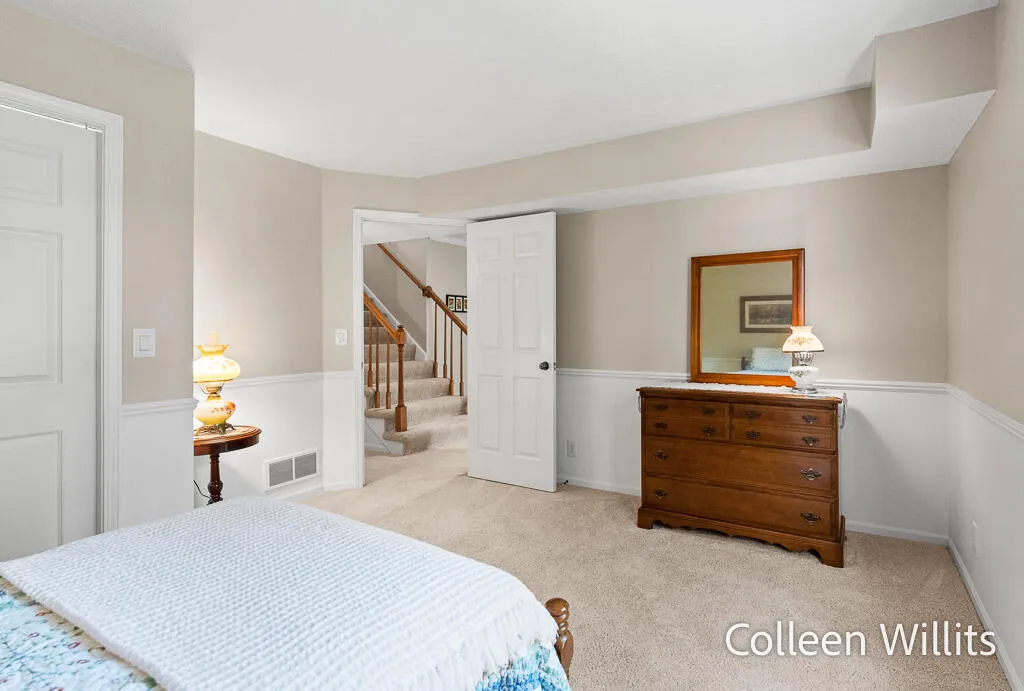 31 Skyline Circle NW Grand Rapids City MI 49504