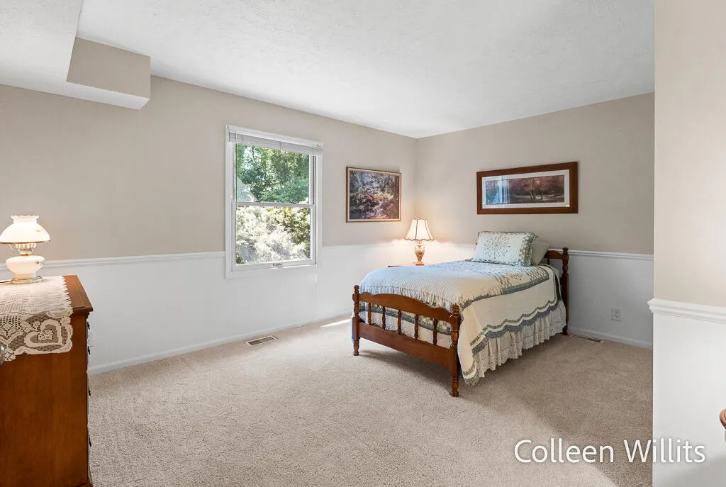 31 Skyline Circle NW Grand Rapids City MI 49504