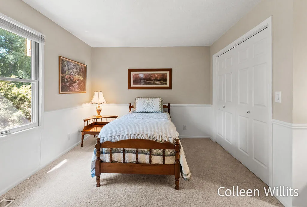 31 Skyline Circle NW Grand Rapids City MI 49504