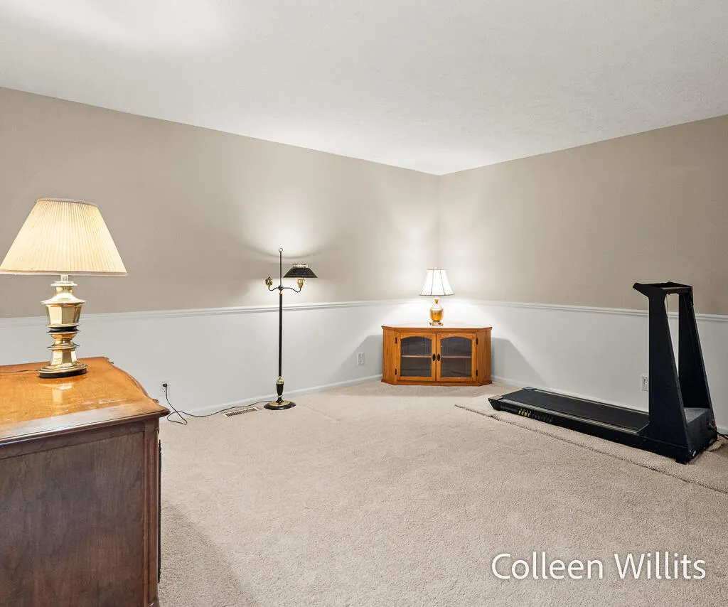 31 Skyline Circle NW Grand Rapids City MI 49504