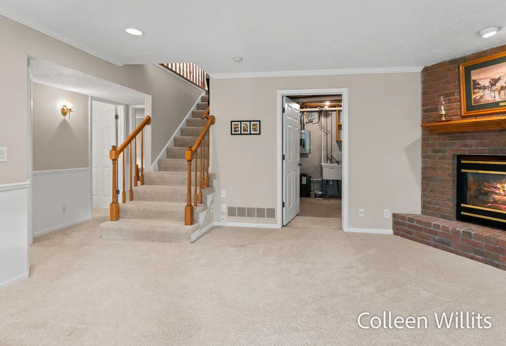 31 Skyline Circle NW Grand Rapids City MI 49504