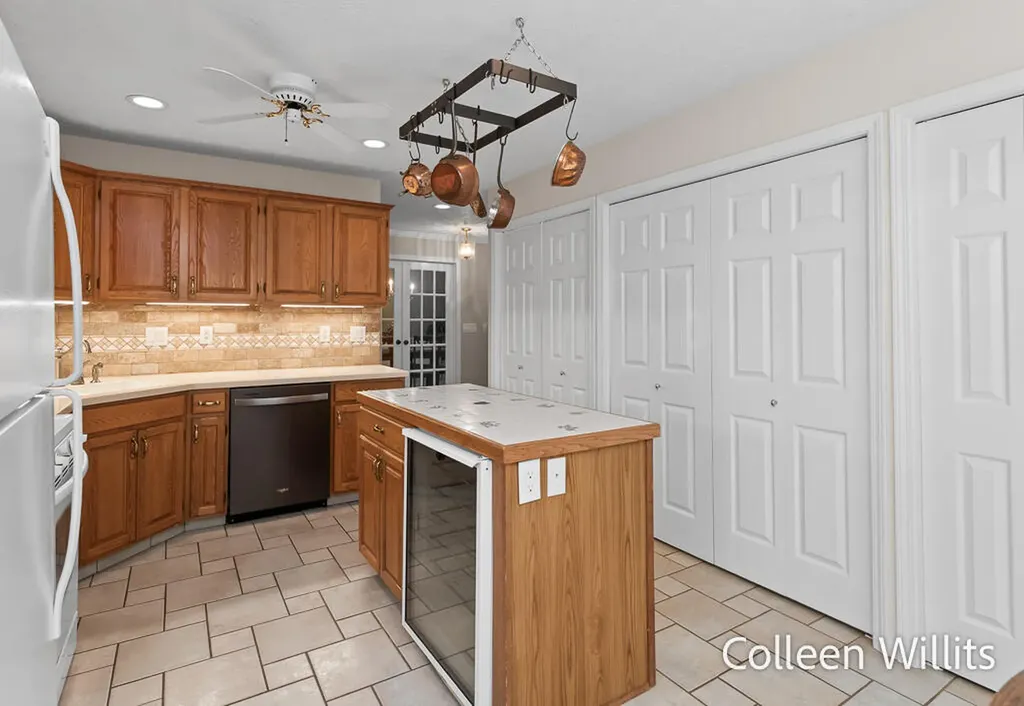 31 Skyline Circle NW Grand Rapids City MI 49504