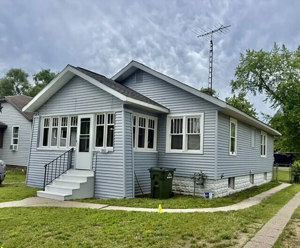 1863 Manz Street Muskegon City MI 49442