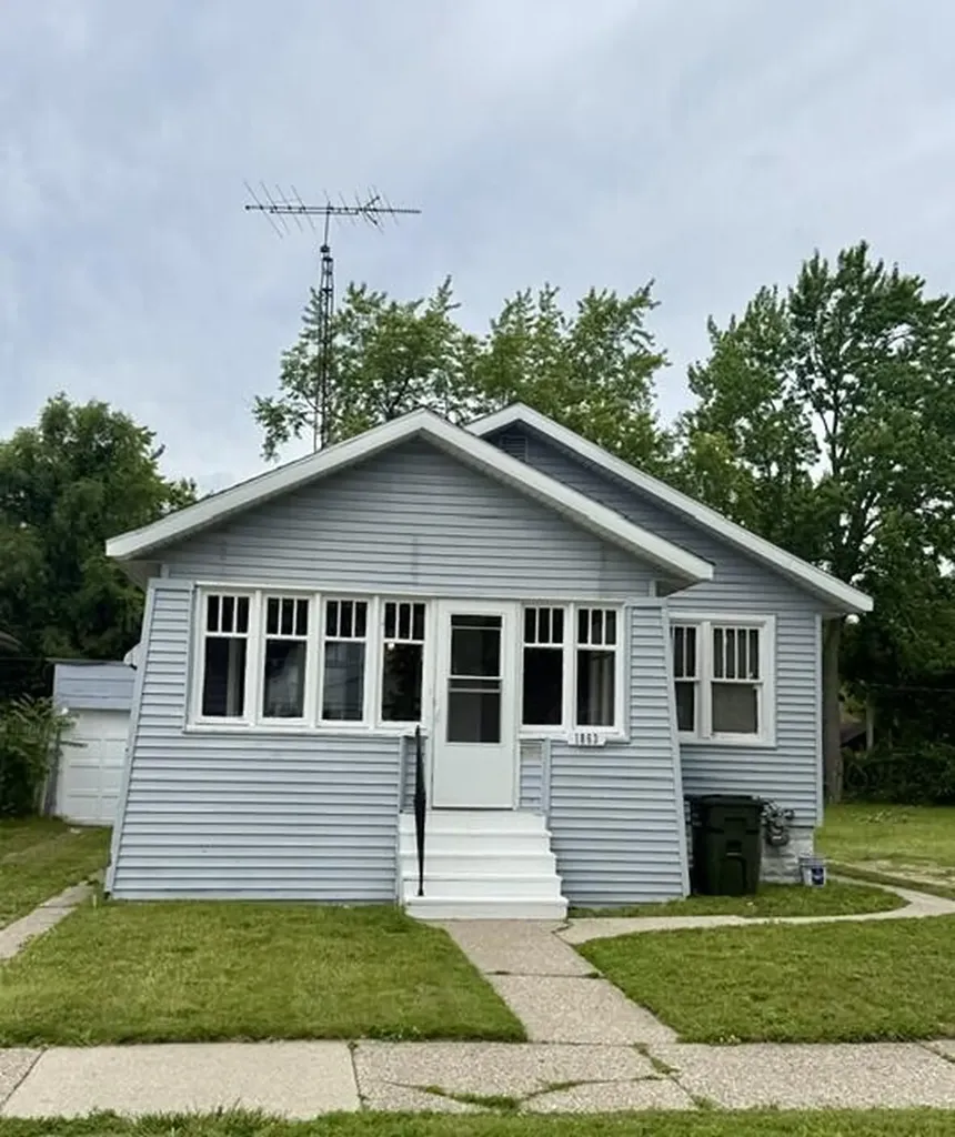 1863 Manz Street Muskegon City MI 49442