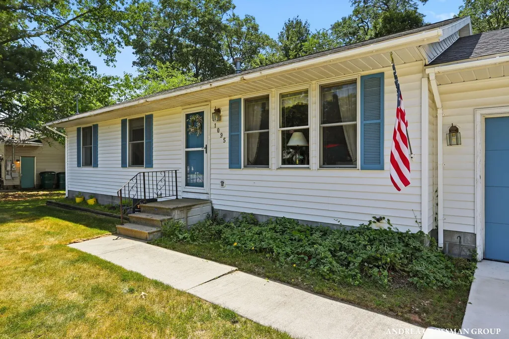1095 Becker Road Muskegon Charter Township MI 49445