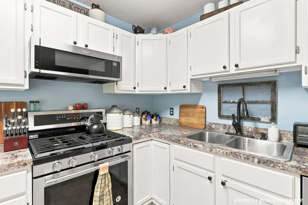 1095 Becker Road Muskegon Charter Township MI 49445