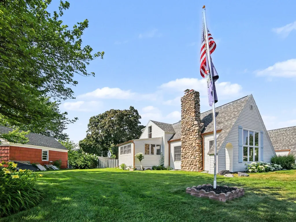 2933 Dawes Road Roosevelt Park City MI 49441