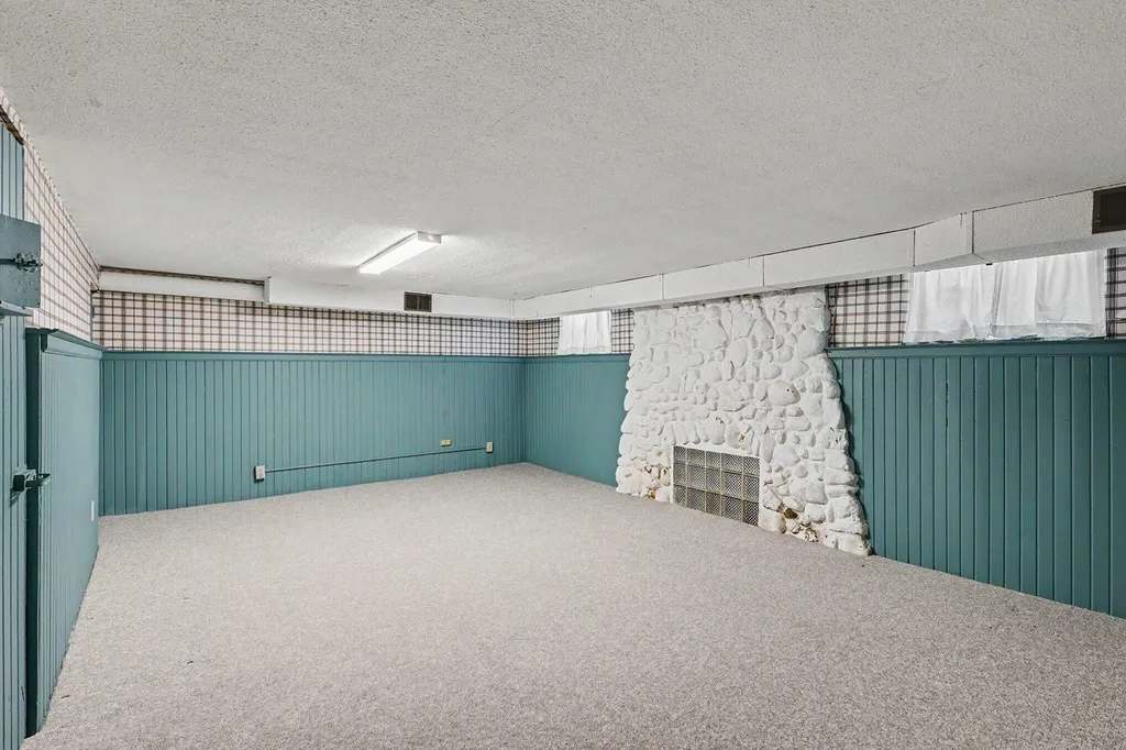 2933 Dawes Road Roosevelt Park City MI 49441