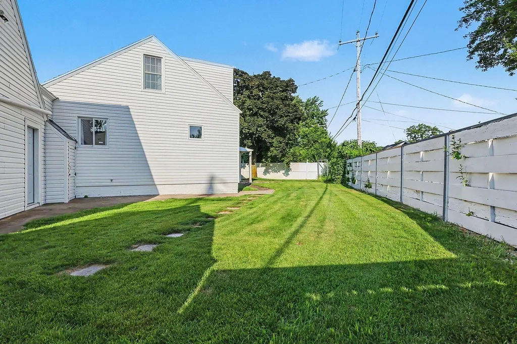 2933 Dawes Road Roosevelt Park City MI 49441