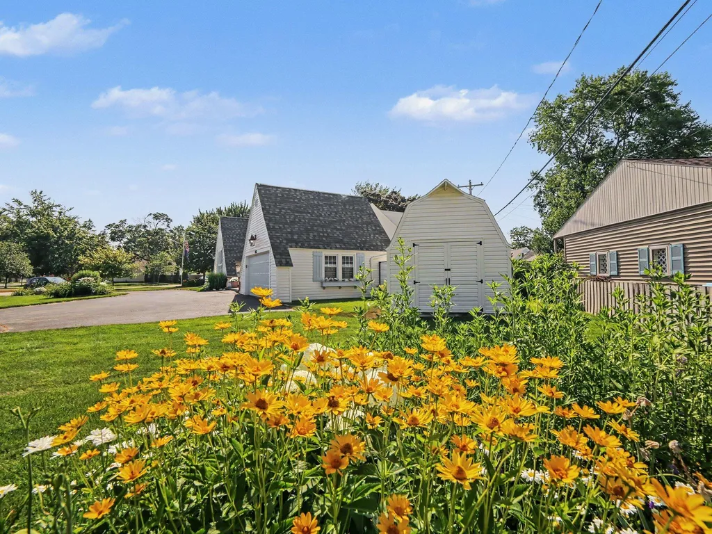 2933 Dawes Road Roosevelt Park City MI 49441