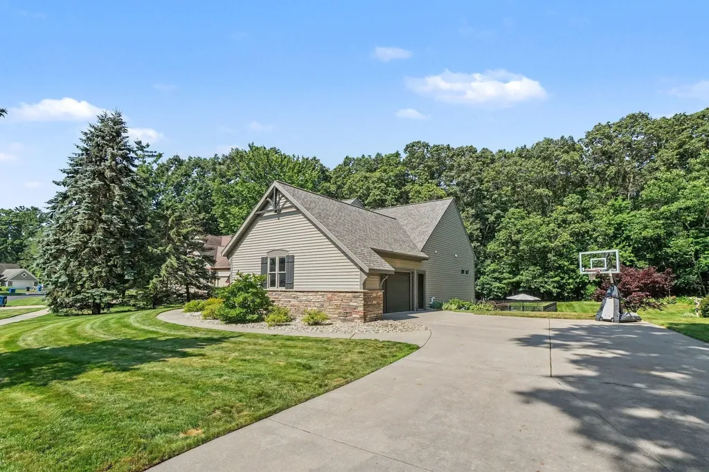 16033 Waterleaf Trail Spring Lake Township MI 49456