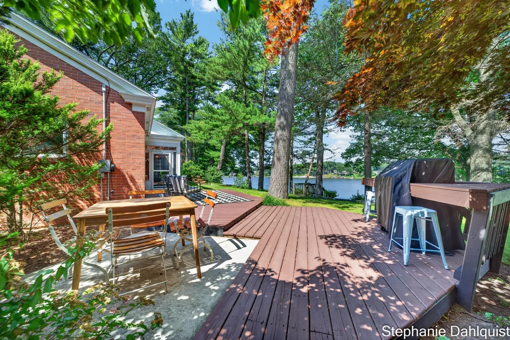 480 E Circle Drive North Muskegon City MI 49445