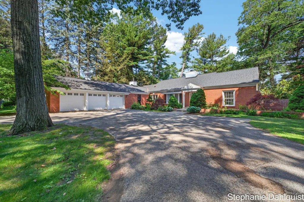 480 E Circle Drive North Muskegon City MI 49445