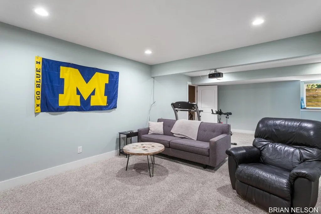 3380 Hollywood Drive Park Township MI 49424
