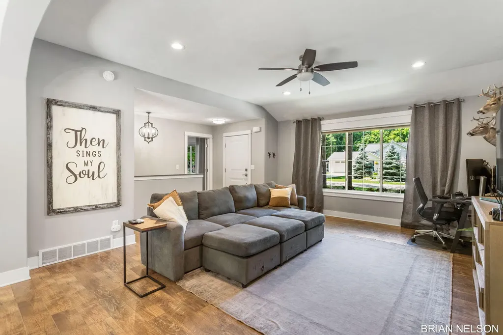 3380 Hollywood Drive Park Township MI 49424