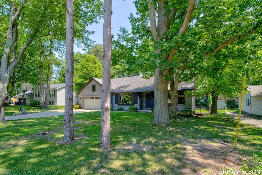 3380 Hollywood Drive Park Township MI 49424