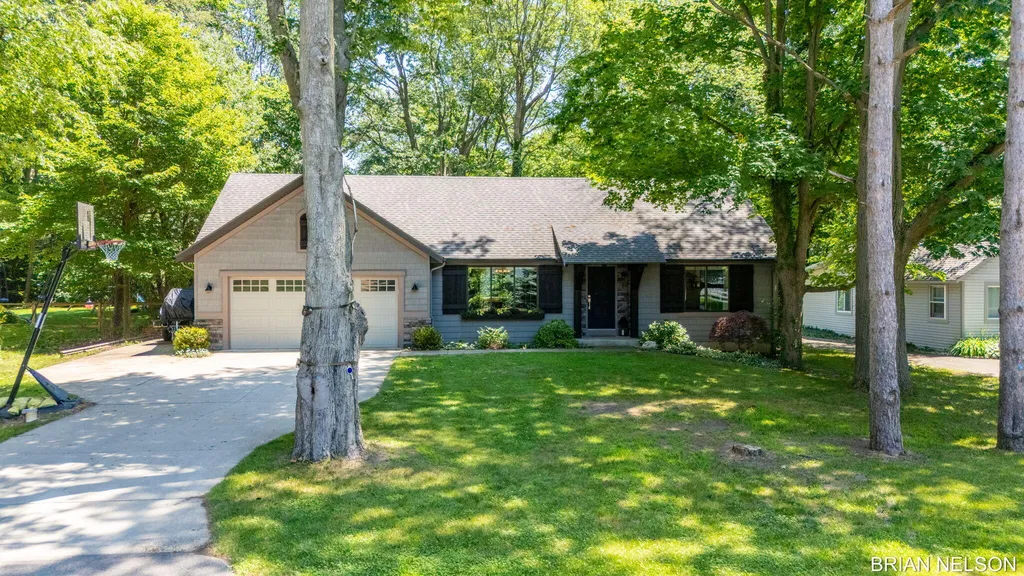 3380 Hollywood Drive Park Township MI 49424