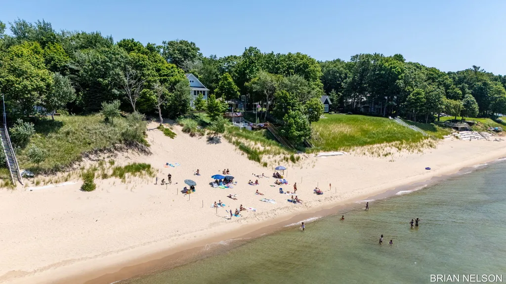 3380 Hollywood Drive Park Township MI 49424