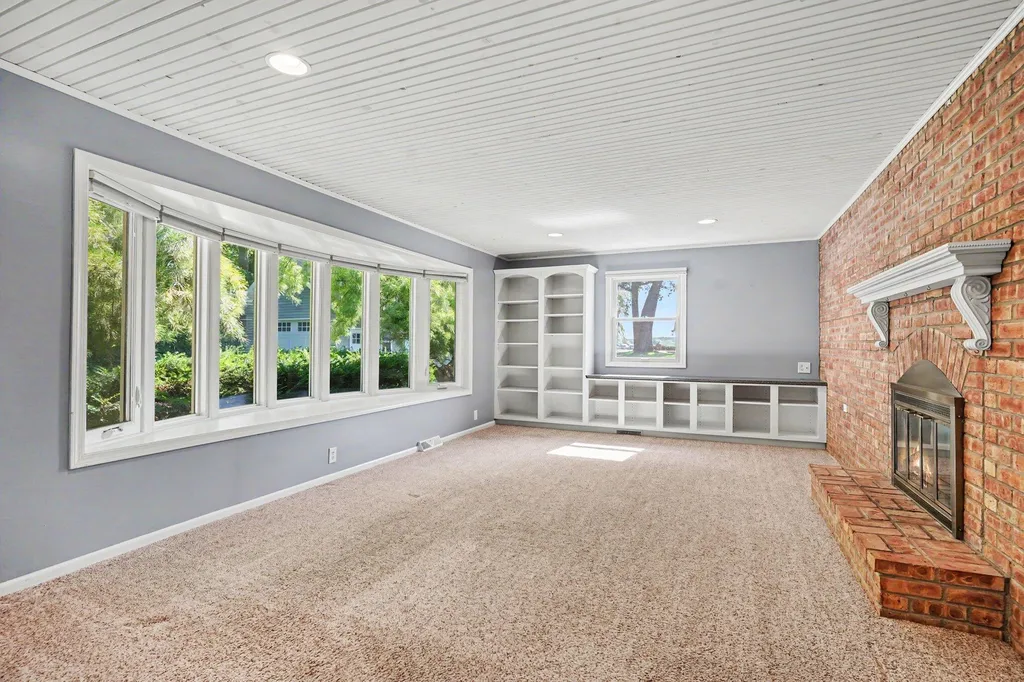 16115 Harbor View Drive Ferrysburg City MI 49456