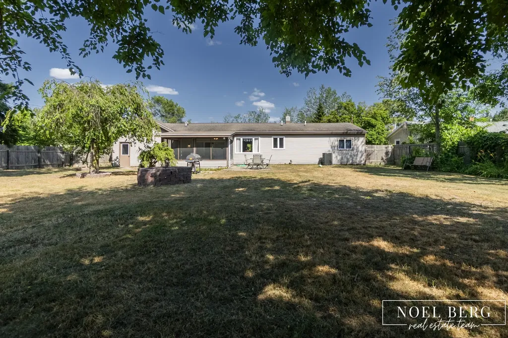 4147 S Brooks Road Fruitport Charter Township MI 49444