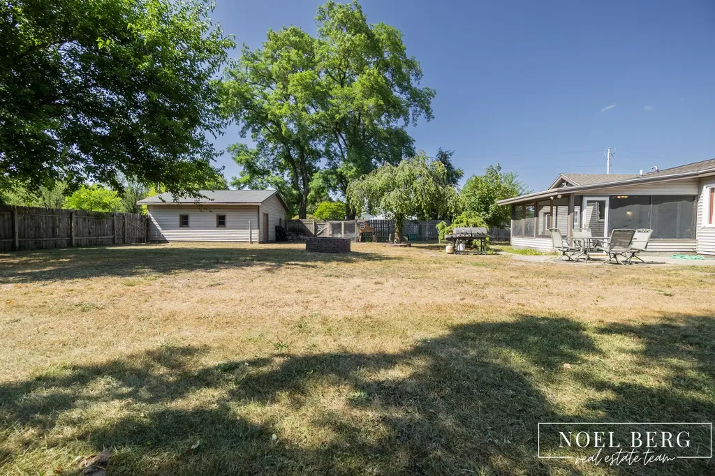 4147 S Brooks Road Fruitport Charter Township MI 49444