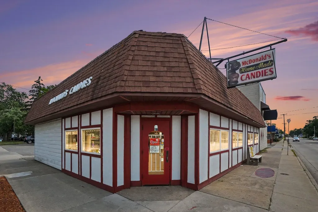 1064 S Getty Street Muskegon City MI 49442