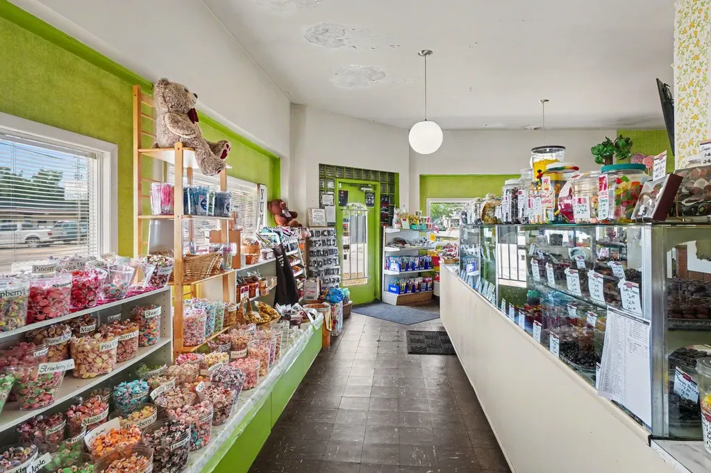 1064 S Getty Street Muskegon City MI 49442