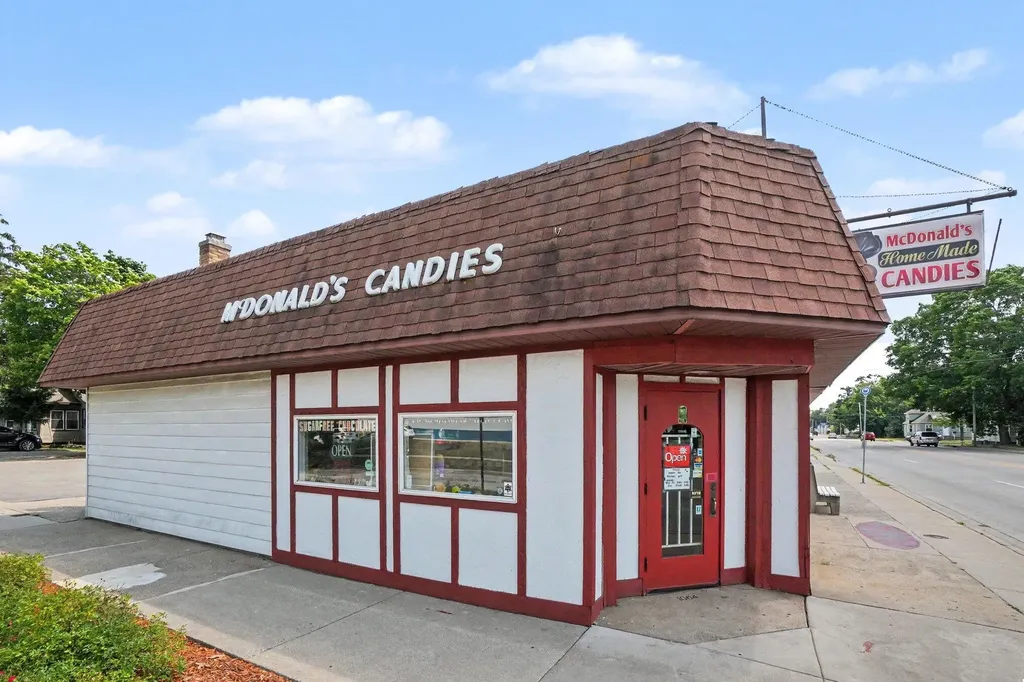 1064 S Getty Street Muskegon City MI 49442