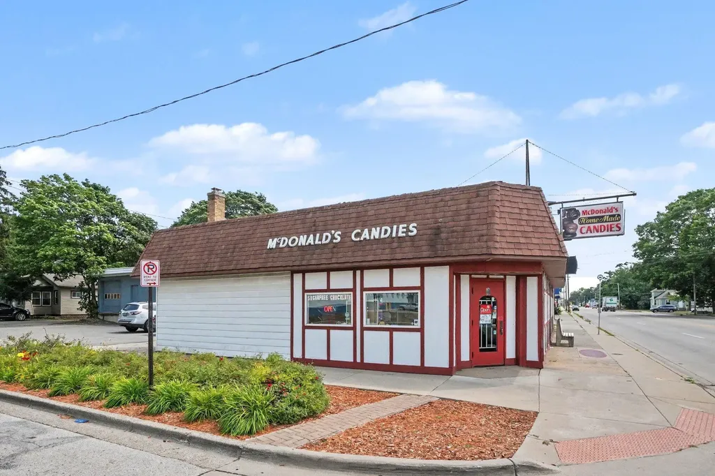 1064 S Getty Street Muskegon City MI 49442