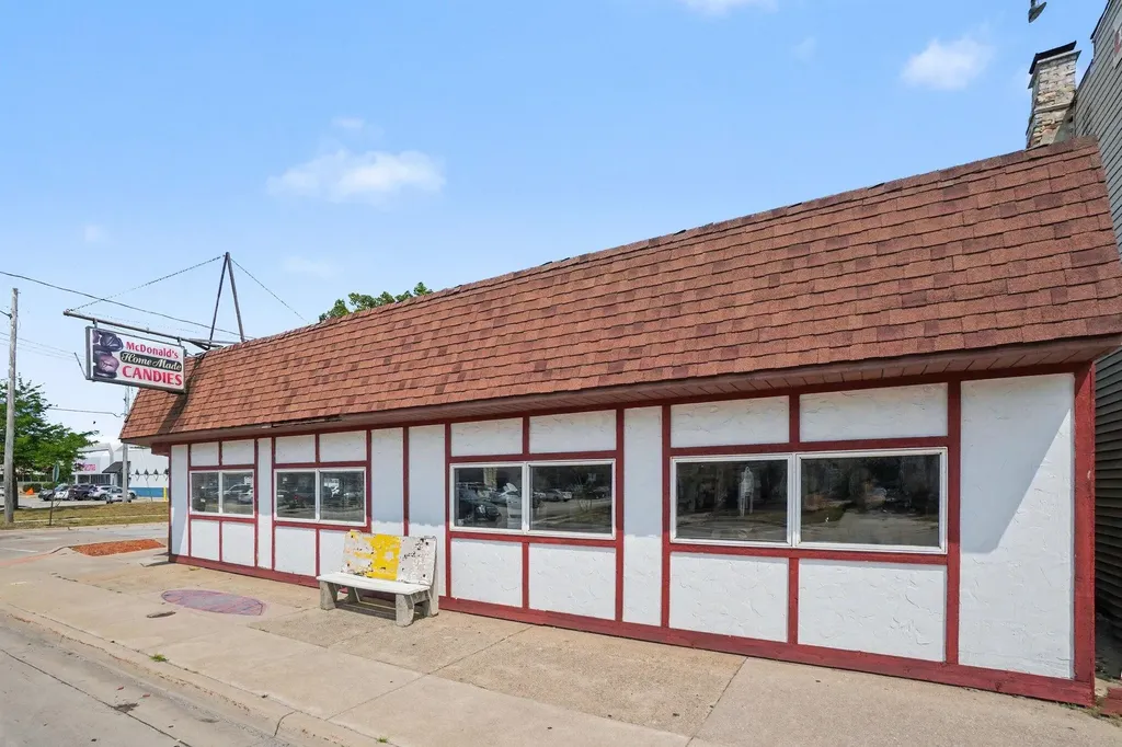 1064 S Getty Street Muskegon City MI 49442