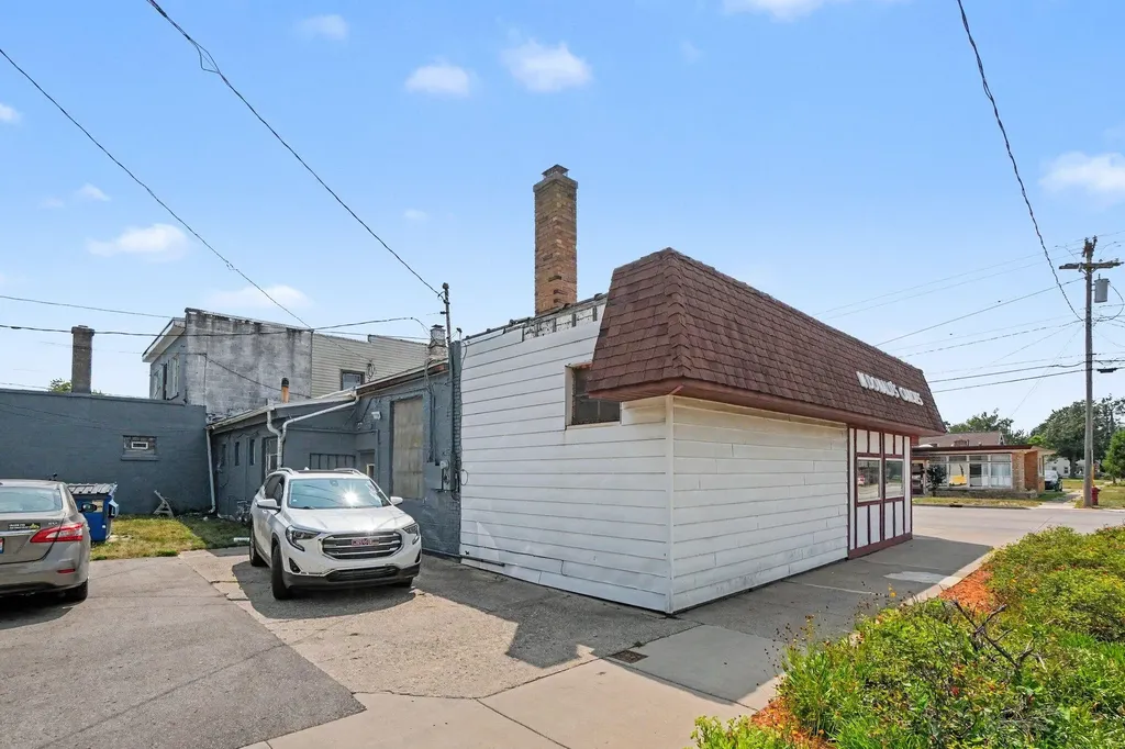 1064 S Getty Street Muskegon City MI 49442
