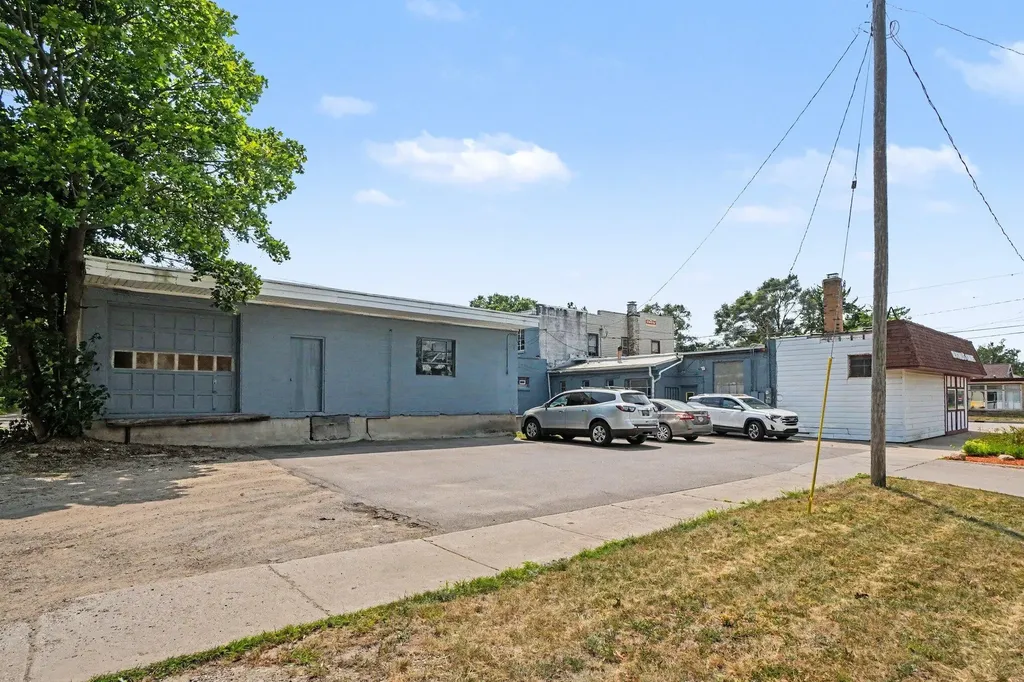 1064 S Getty Street Muskegon City MI 49442