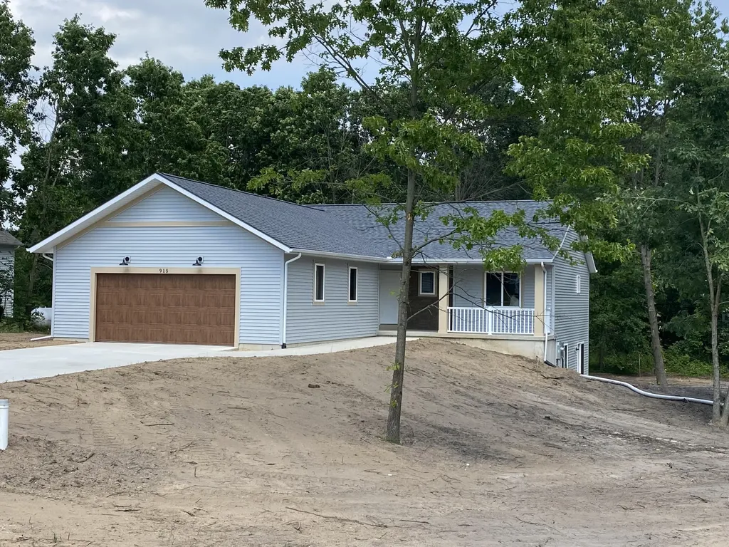 915 Apple Rdg Court Cheshire Township MI 49010