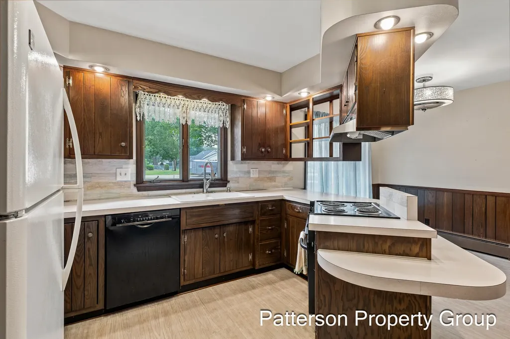 5087 Lake Harbor Road Norton Shores City MI 49441