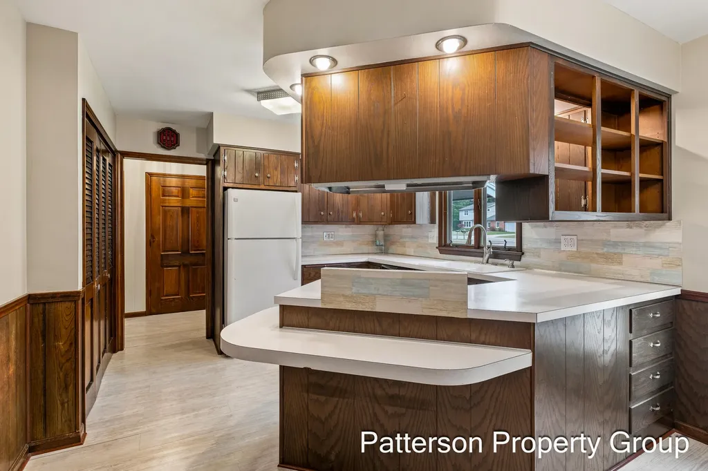 5087 Lake Harbor Road Norton Shores City MI 49441