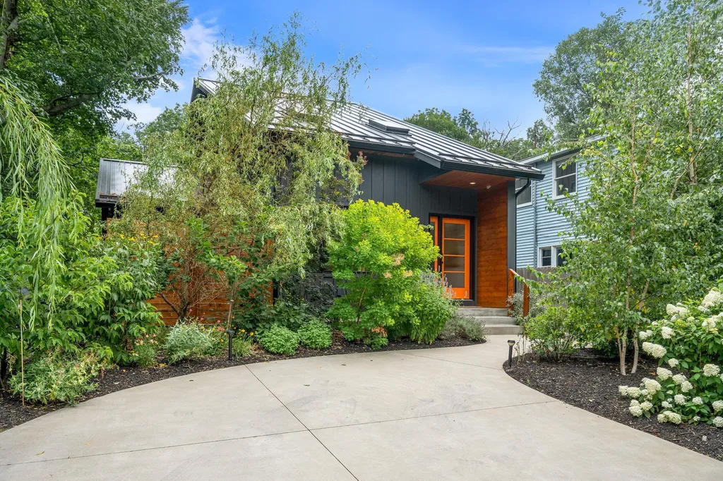 841 Holland Street Saugatuck City MI 49453