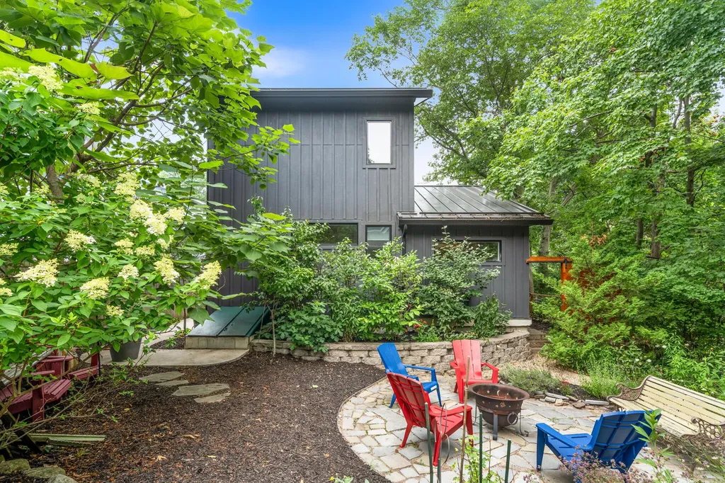 841 Holland Street Saugatuck City MI 49453