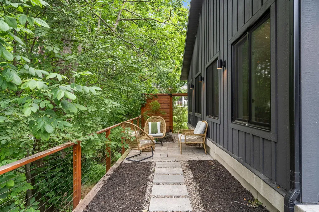 841 Holland Street Saugatuck City MI 49453