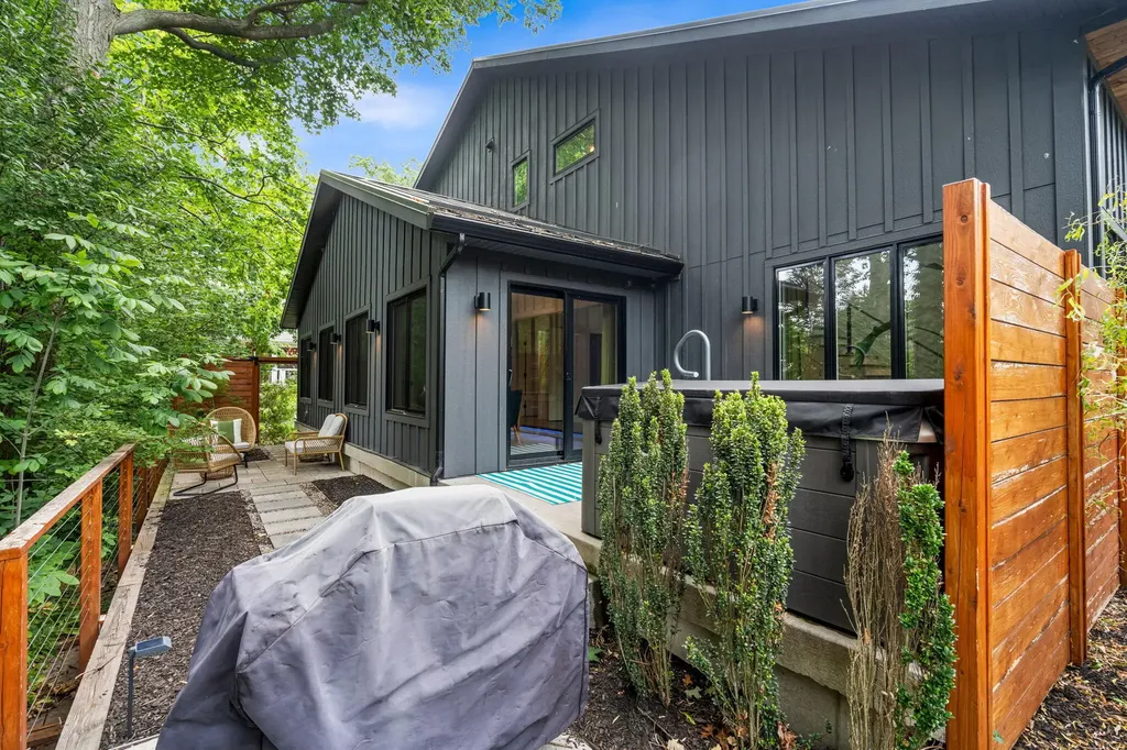 841 Holland Street Saugatuck City MI 49453
