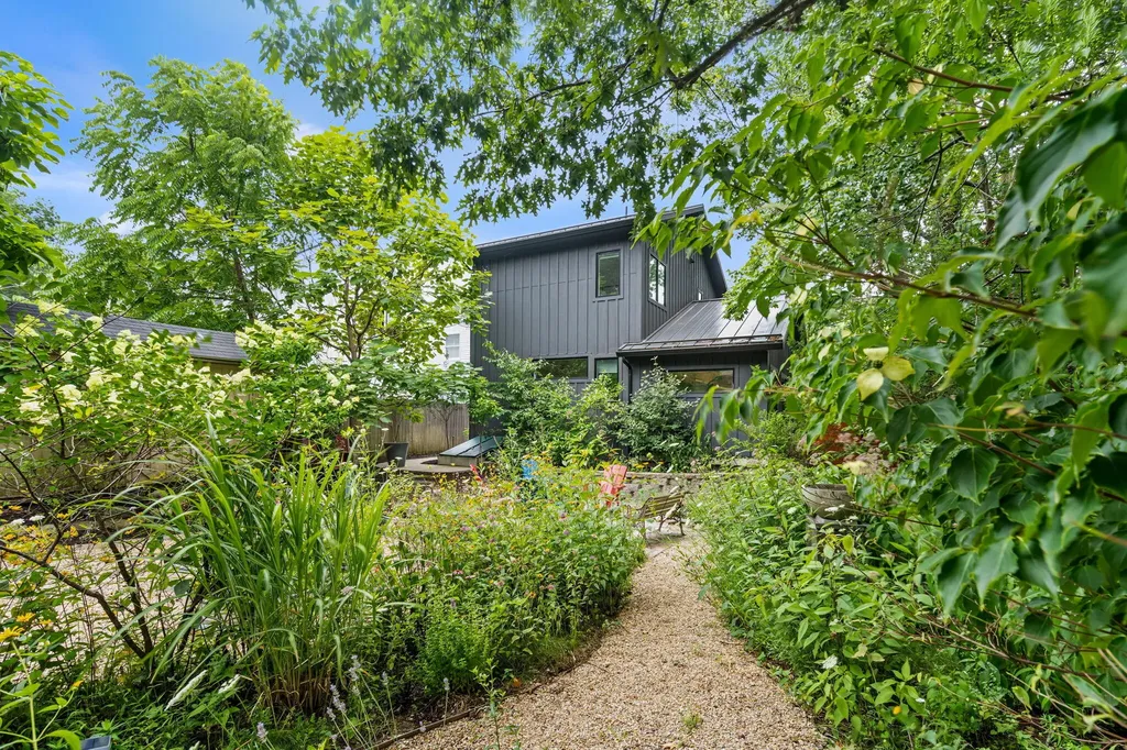 841 Holland Street Saugatuck City MI 49453