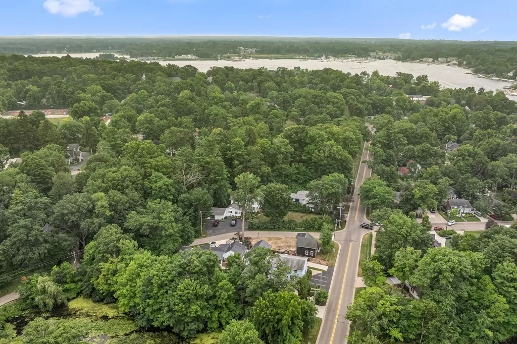 841 Holland Street Saugatuck City MI 49453
